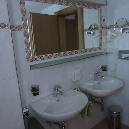 Haus Waldesruh Guest house 3*